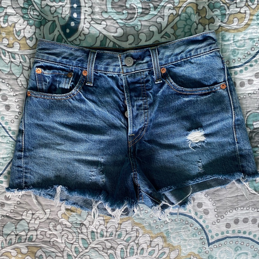 LEVIS DENIM SHORTS SZ 25